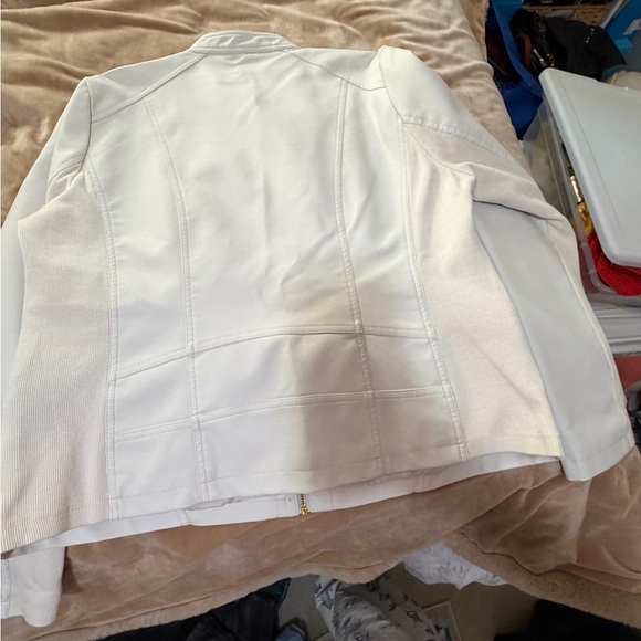 Andrew Marc New York Women's Cream Vegan Leather Jacket with Gold Zippers XL - Picture 8 of 8